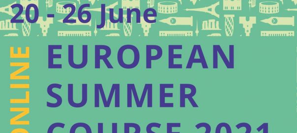 Auf dem Bild ist der Schriftzug "European Summer Course 2021" zu lesen.